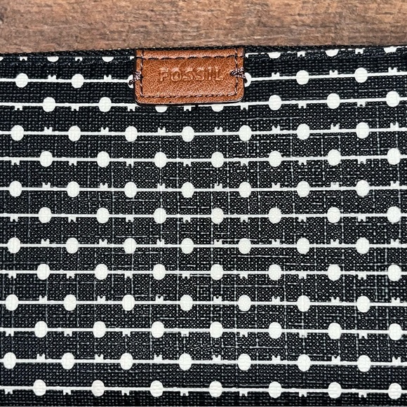 Fossil RFID Wristlet 👛 Like New! - Picture 7 of 14